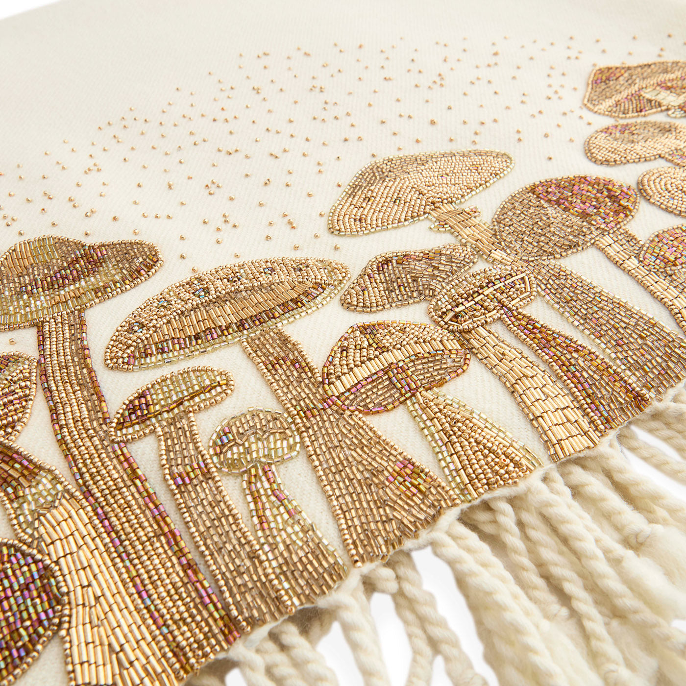 Coperta decorata con funghi