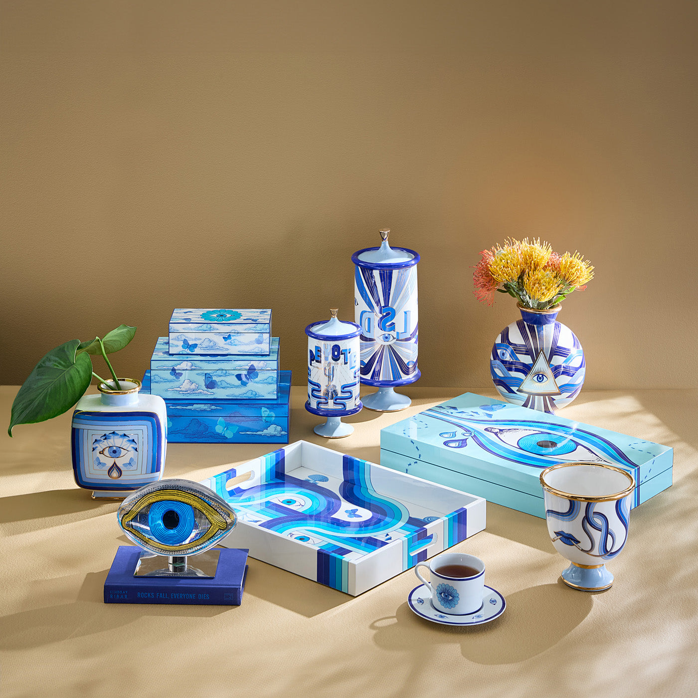 Tazza da tè e piattino da farmacista