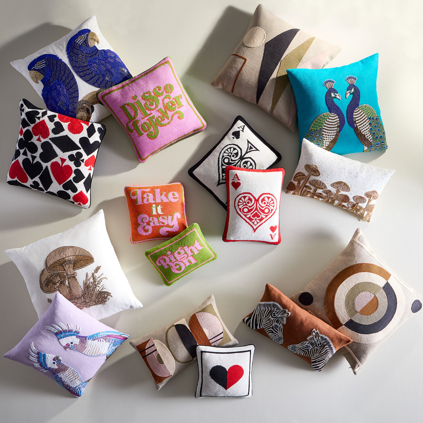 Cuscino con ricamo a punto croce "Asso di picche"